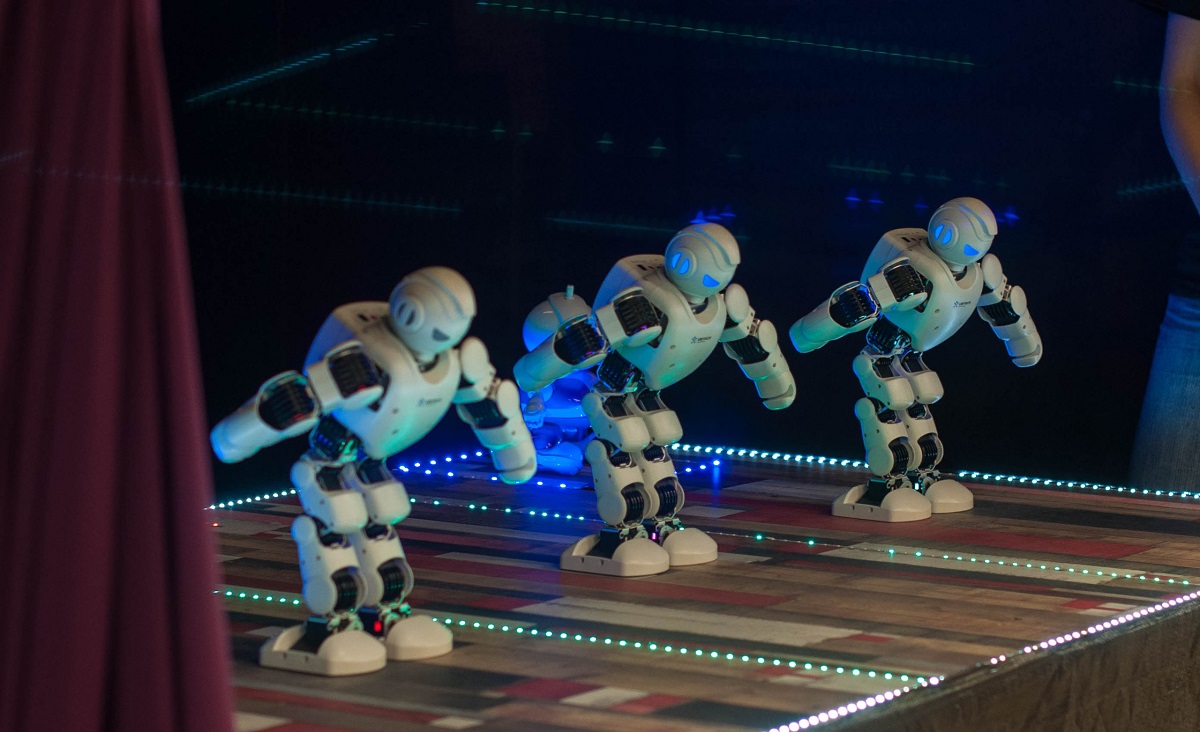 роботы танцуют