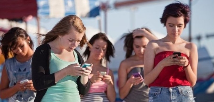 Зависимость подростков от социальных сетей